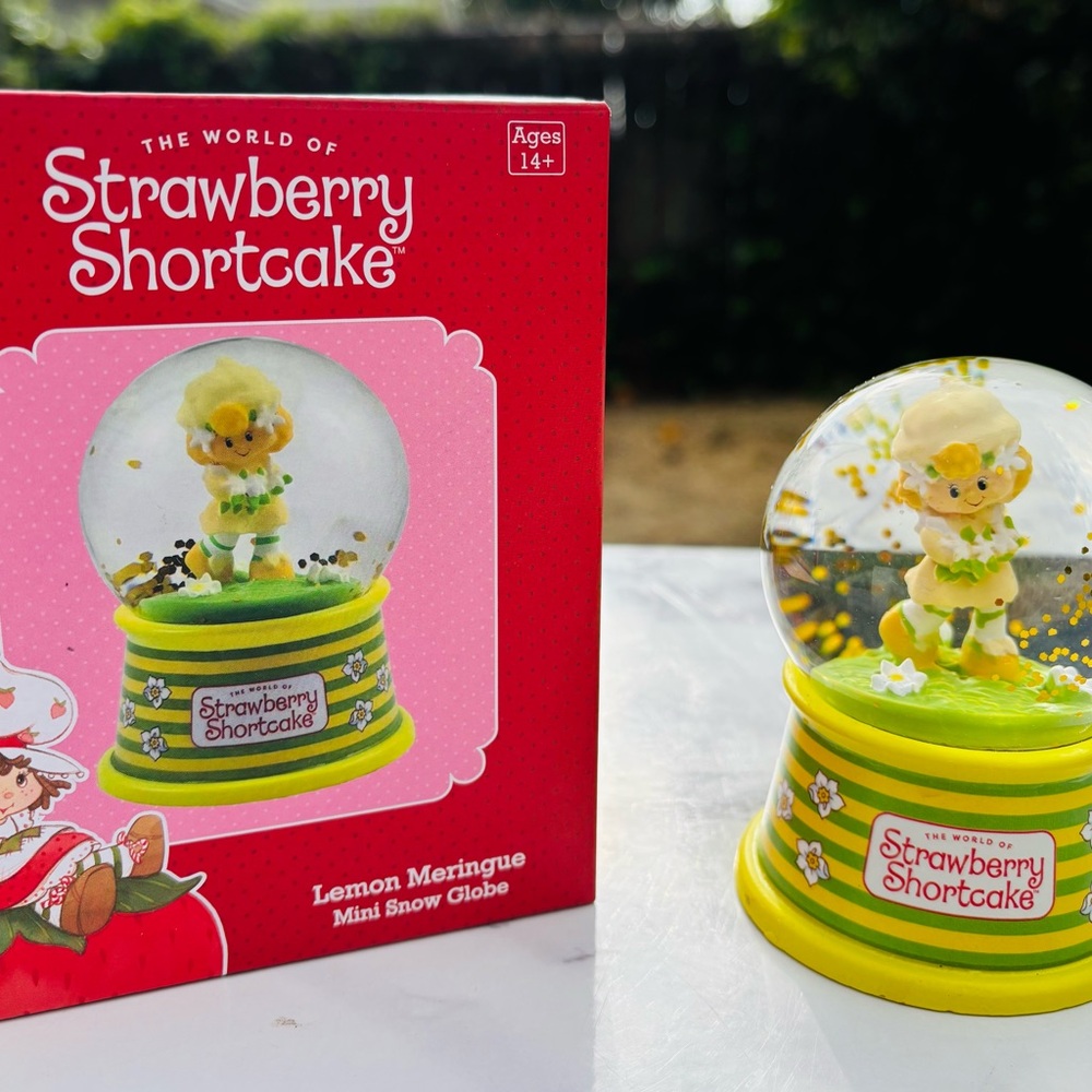 Lemon Meringue Mini Snow Globe - Yellow